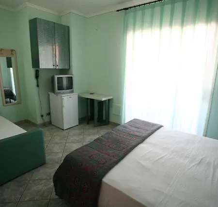 Arianna Club Hotel Appartamenti Апарт-отель Роди-Гарганико