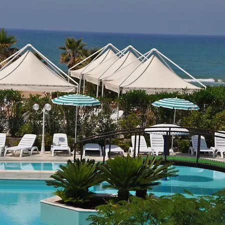 Arianna Club Hotel Appartamenti Роди-Гарганико